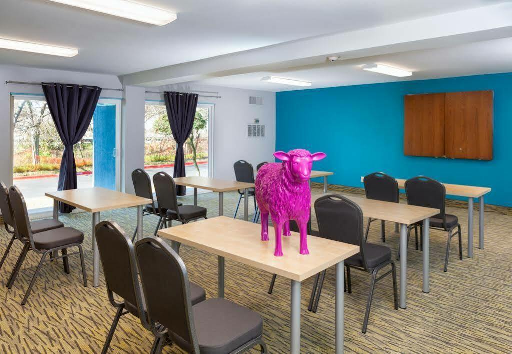 Aae Austin'S Travelodge Extérieur photo